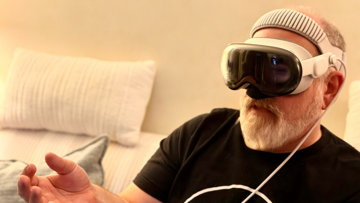 Apple Reportedly Scraps Apple Vision Pro, Shifts Focus to Smart Glasses
