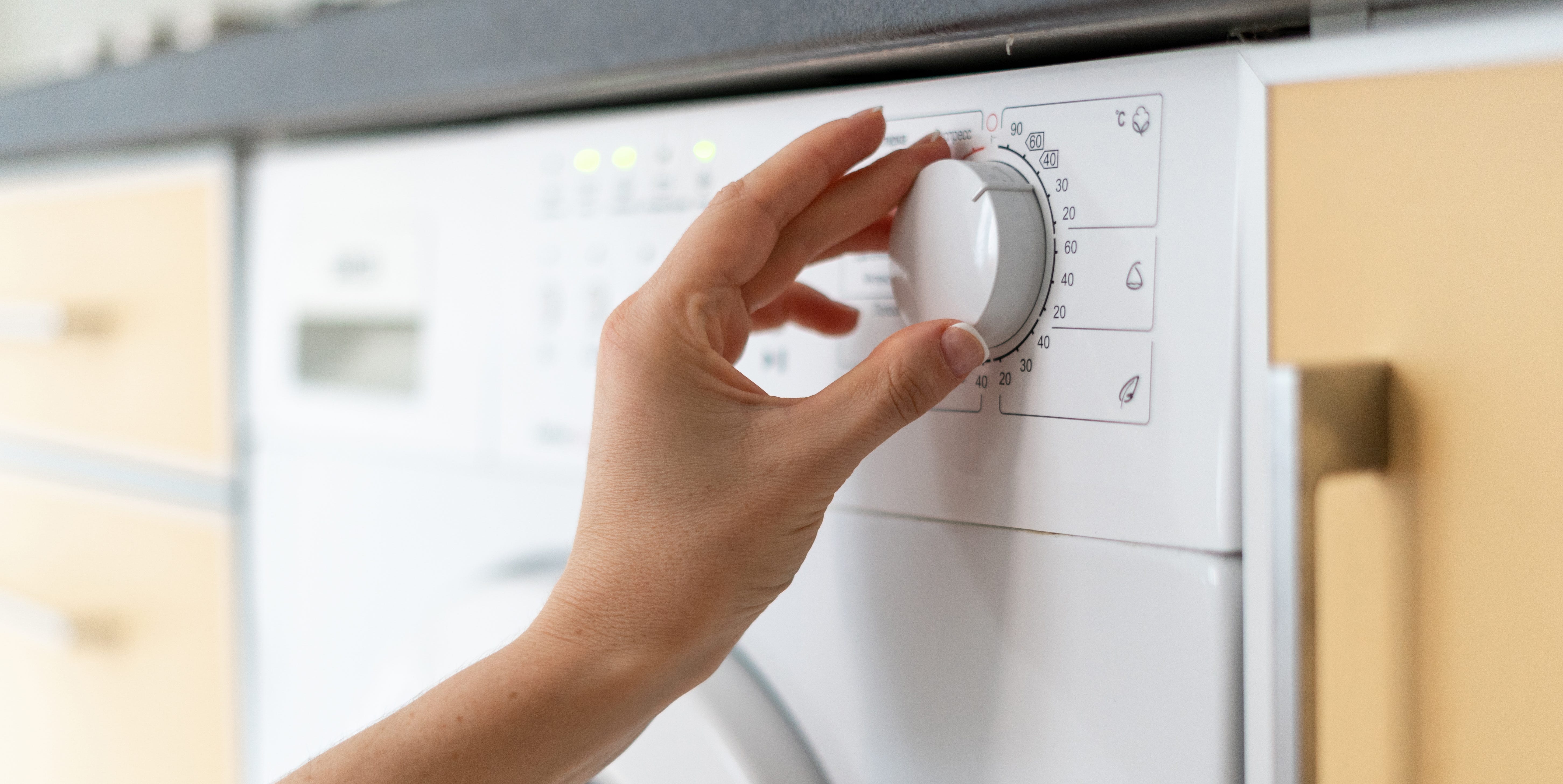 Best Water Temperatures for Laundry, According to Experts