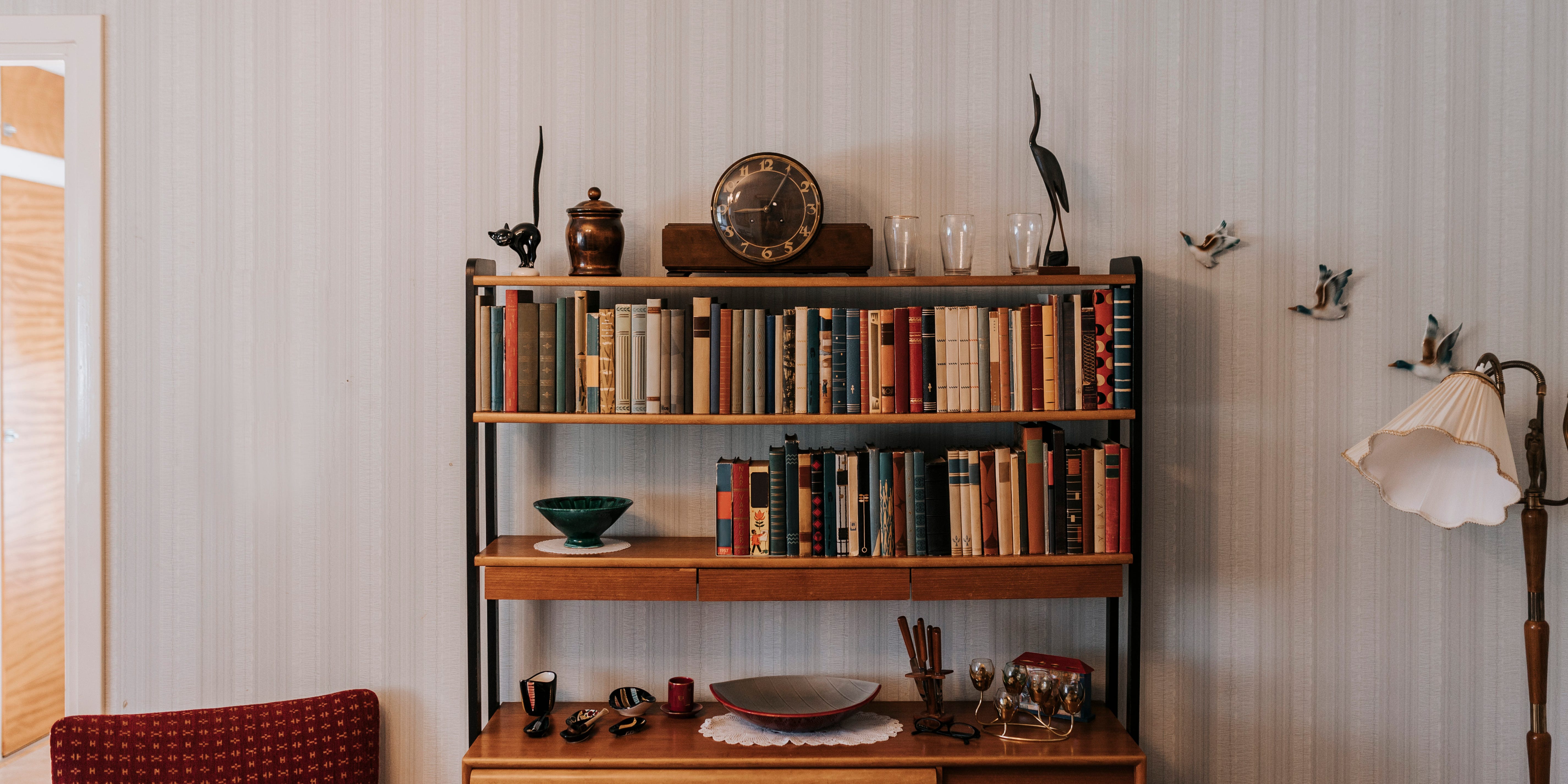 Bookshelf Styling Ideas for a More Polished Display