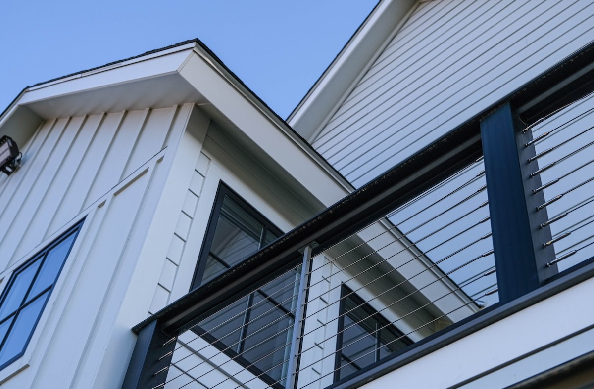 Cleaning Fiber Cement and Vinyl Siding Without Damaging Either