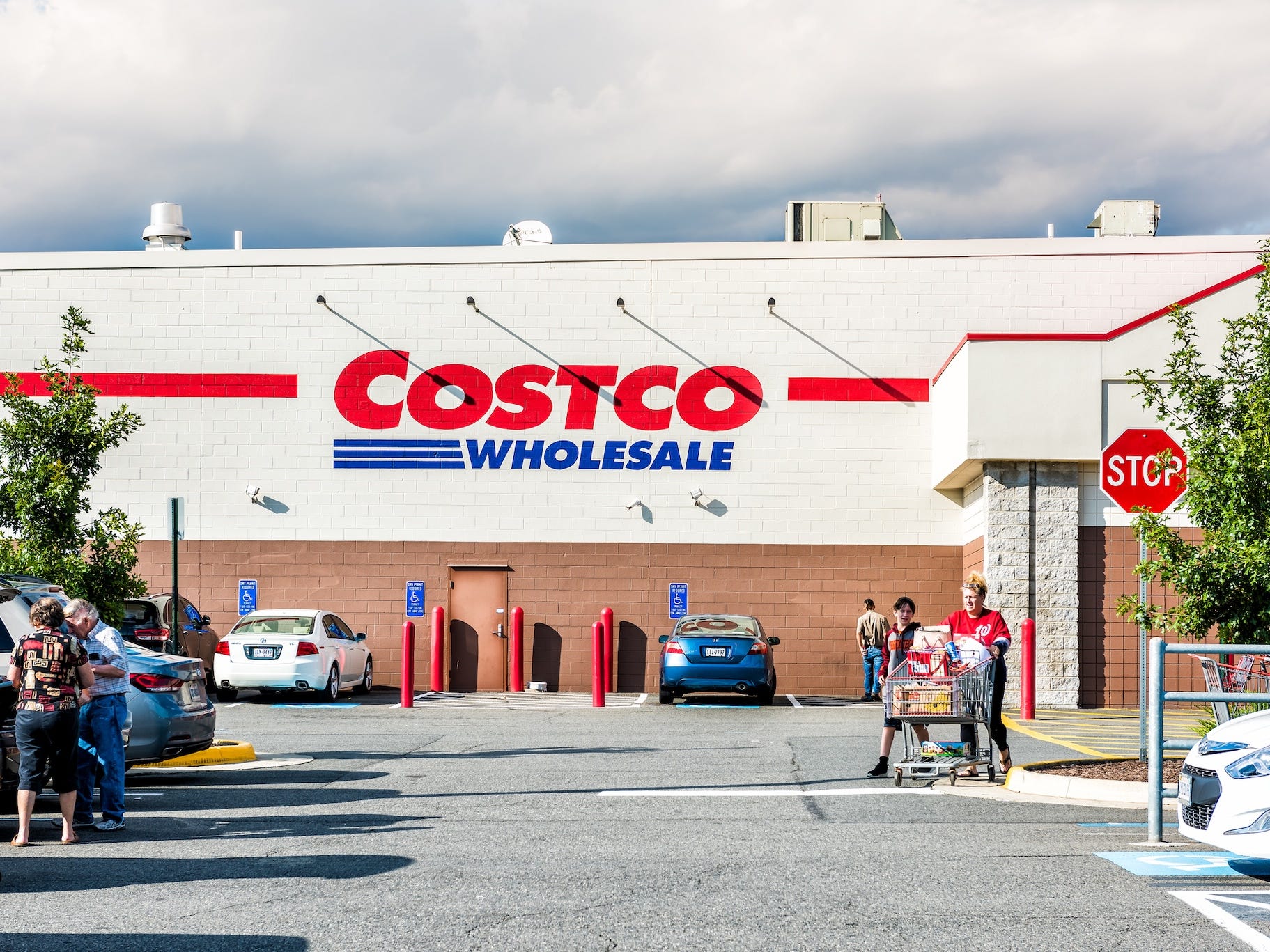 Costco's Greek Pasta Salad with Rotisserie Chicken Returns After a Decade