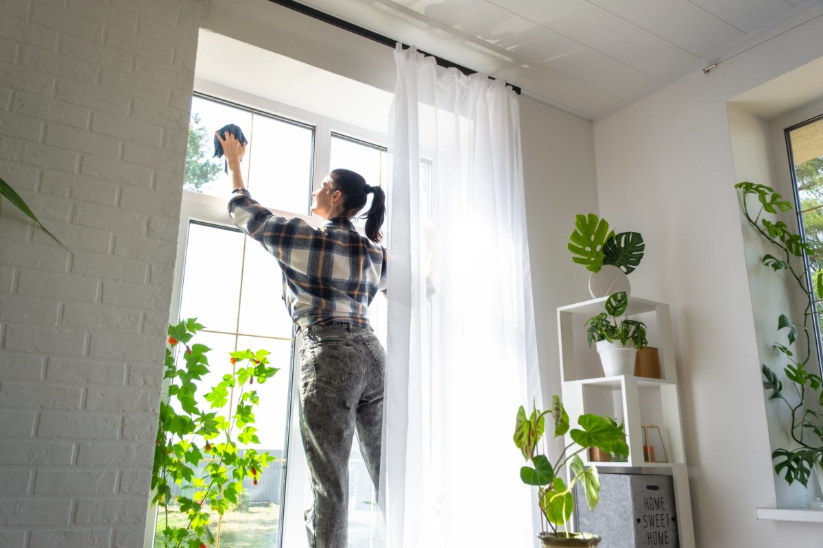 Five Window Markings You Should Inspect Before Cleaning Away